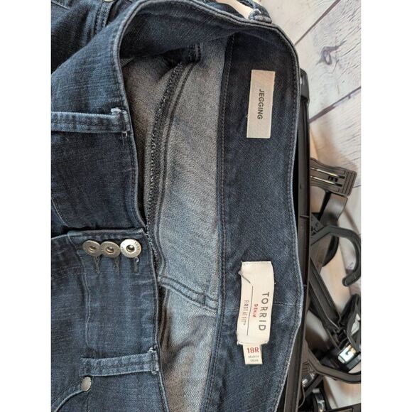 Torrid high-rise skinny jeggings size 18R - Picture 4 of 4